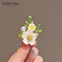 The brooch - needle - upper - grade girl 2022 vintage court white shell flower pearl collar accessories suit chest pin