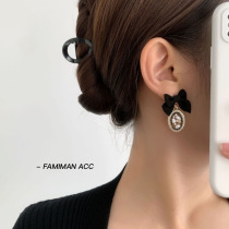 Hong Kong style temperament black bow earrings female 2021 New Tide style retro fine pearl high grade ear ornaments
