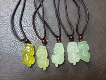 Natural Xiuyu lucky little Pixiu pendant pendant for men and women hanging ice through jade with rope random delivery