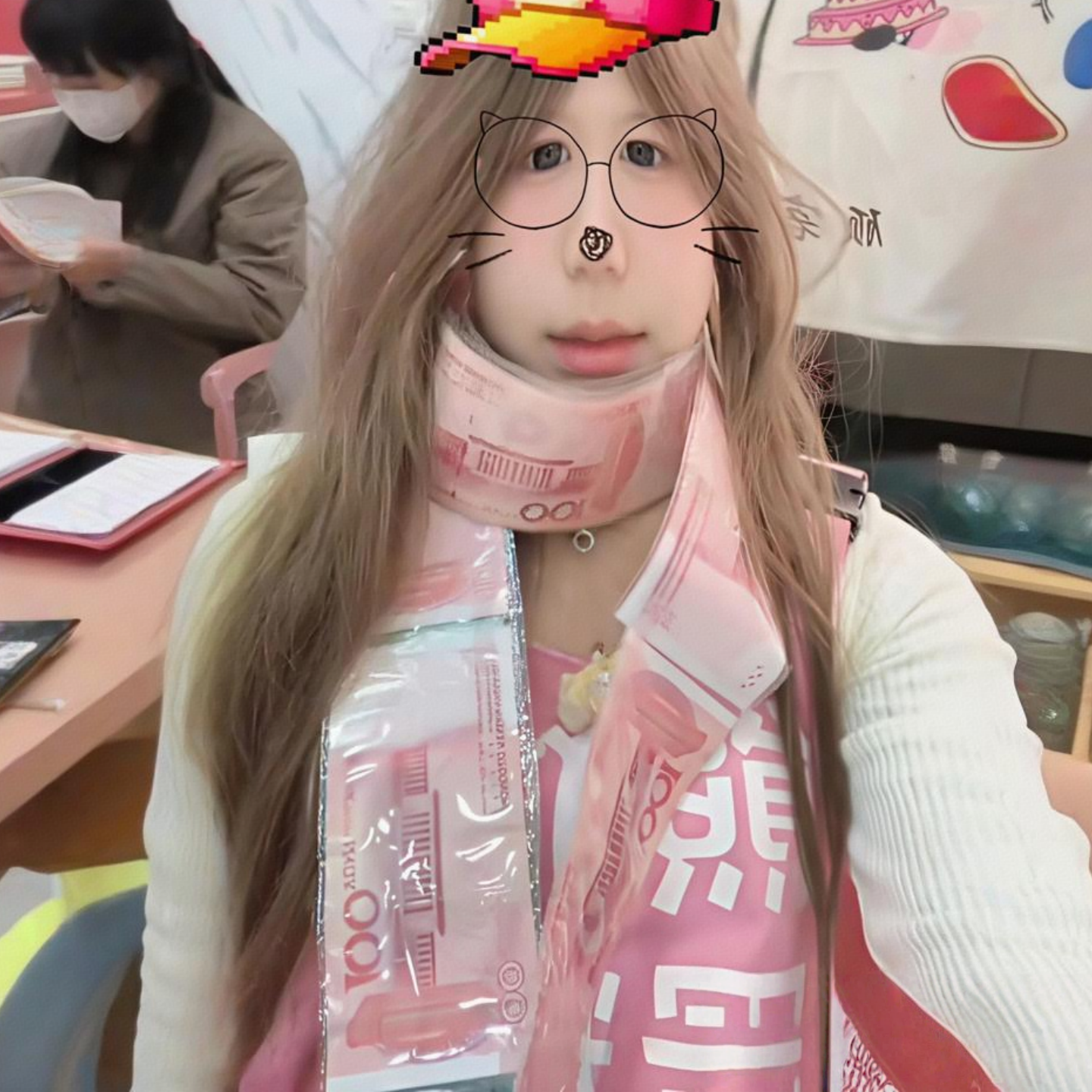 把百元大钞织成围巾？25年最狠浪漫DIY礼物上线！-旅行团-淘宝好物网