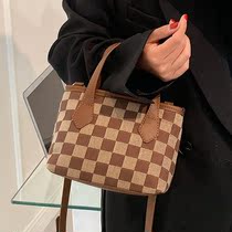 Shanghai passenger supply cabinet clearance outlet outlet discount one-shoulder leather shoulder shoulder bag poisxs