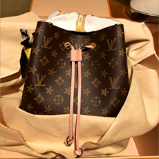 奢侈品牌高仿包包工厂批发直销(图1)