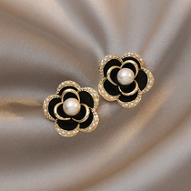 Ottles Discount Store 18K Gold Ear Nail Woman Temperament Black Mountain Tea Flower Pearl Earrings Light Extravagant Advanced Sensual Sensual Accessories