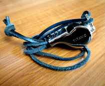 British AcmeTitanic Remembrance Edition Titanic Memorial Edition Gold Label with leather rope genuine