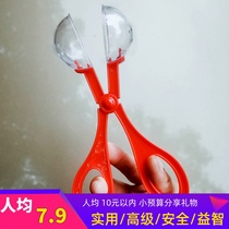 Primary students scientifically observe insect toolworm clip tweezer kindergarten outdoor adventure pest childrens toys