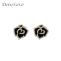 Retro Style Harbour Wind Full Drill Mountain Tea Flower Earrings Woman 2023 New Burst Light Extravaganza Superior Ear Nail Sweet