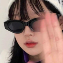 Xiaohong Shu Shuxin with sunglasses black cat eyes female Korean version of Oval retro Harajuku style student sunglasses