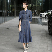 2021 Autumn loaded with new Korean version of the Korean version of the light ripened wind in a long style Denim Shirt dress with dress Skirt Woman Big Code Fish Tail Long Dress