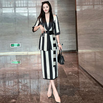 High - end striped suit female summer 2023 new printed acetic acid seven - sleeve suit two tides