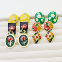 Unique small crowdsourced retro earrings Middle enamel Enamel Glazed Superior Port Wind Pearl Baroque Ear Nail Green