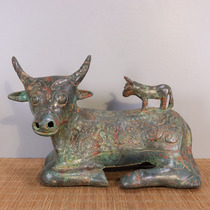 In the Western Zhou Dynasty bronze calf calf antique collection old objects leakage genuine ornaments handicrafts
