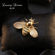 Strange Xinxian Bee breast needle high - grade woman luxury pin decoration creative babyson bra flower