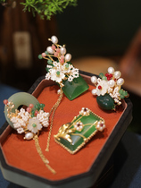 Green breast needle design Sense Sense New Chinese chest flower Sensin natural stone needle coat accessories