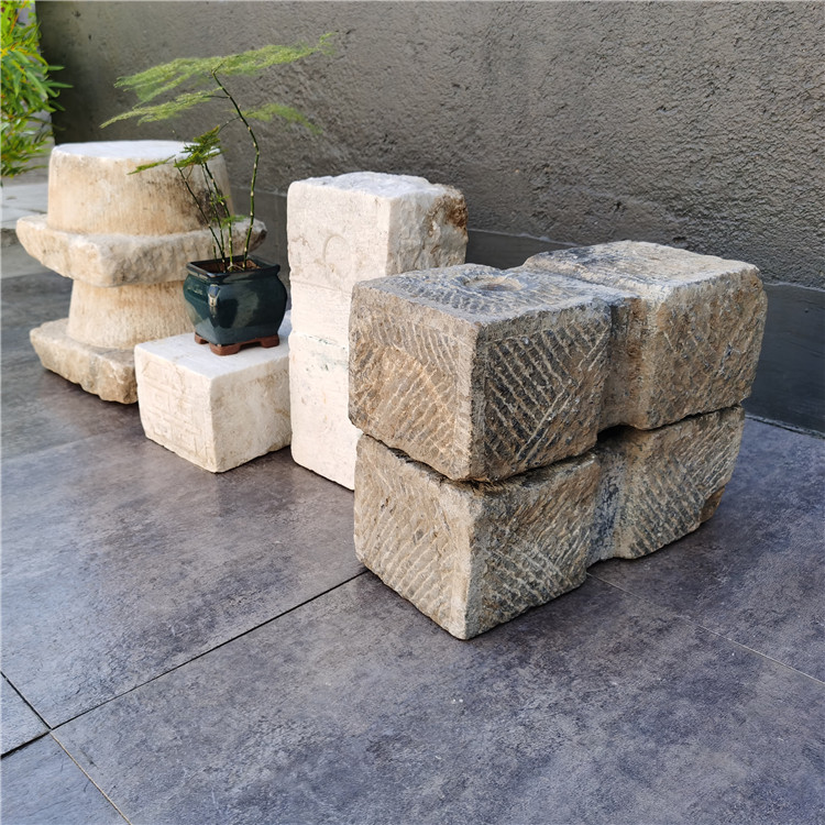 Stone pillars - Bluestone columns top stone old stone pillar cornerstone stone carvings old stone pillars in the middle of the cylindrical pillar foot door pillow stone