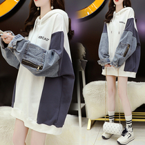 Pregnant women autumn coat female 2021 New Korean version size 200 Jin fat mm stitching denim pregnant women hooded sweater