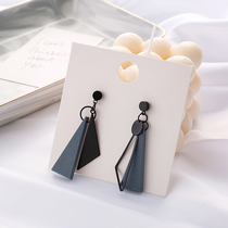 2020 New wave wooded foggy blue lukewarm wind display face thin asymmetrical black earrings without earhole ear clip