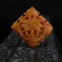 Oily pulp wrapped spirit bone method clothing bone piece pendant Tibetan hand-carved antique collection protective pendant