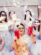 The Group sells cute wedding gifts ins Wind props bridesmaids creative wedding glasses bride supplies girlfriends and sisters take pictures