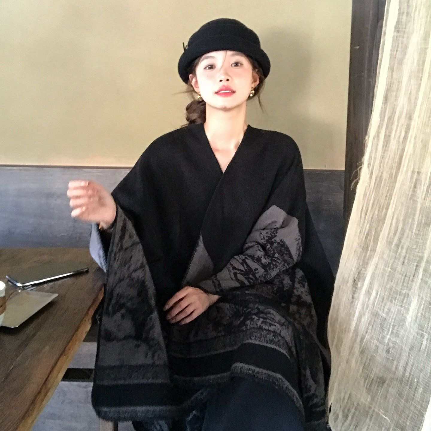 魔法城堡魔杖飞天扫把？隐形斗篷竟然这么百搭！求问哪里买？🤩_斗篷_淘宝服装网