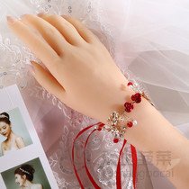 Beautiful Chinese bride wrist flower red hand flower bridesmaid sister group bracelet Xiuhe dress wedding supplies