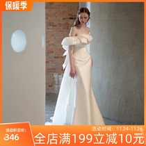 Retro satin light wedding dress 2021 New temperament elegant slim slim out of the door gauze sexy shoulder evening dress