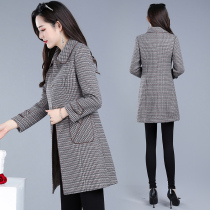 This year popular windbreaker 2021 new summer ladies fashion noble lady age slim long plaid coat