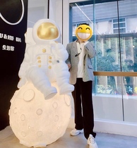 Astronaut astronaut simulation FRP sculpture sales office large-scale landing welcome art decorations