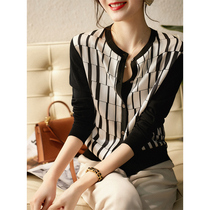 Laughs culvert The trendy small crowdsourced black and white piano key wool mulberry silk knit cardiovert blouse ZWI463573AG