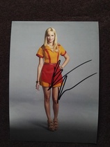 Beth Beth Behrs Autograph photo bankrupt sister 7 inch H