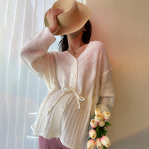Early Autumn New pregnant womens sweater coat fashion loose Korean version of V-collar belly age reduction gentle style knitted top