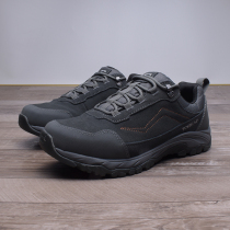 Exploring the home and withdrawing from the cabinet to pick up the missing mens shoes Winter non-slip pure leather outdoor shoes light and comfortable mens hiking shoes