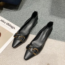 Wushe French Hepburn style pointed chain buckle thick heel single XIE Simple temperament shallow mouth high heel XIE female