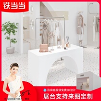 Womens clothing store display props decoration ornaments in the middle of soft display table clothing shop running water table display table
