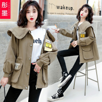 Small child dolls collar overalls jacket Womens spring new 2022 Korean version Less age close-up student Wind clothing Leisure bf