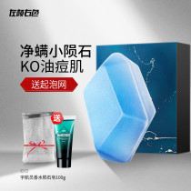 Left right-colored man with the smell of soap and face soap with enduring bath and bath all body to the manicure