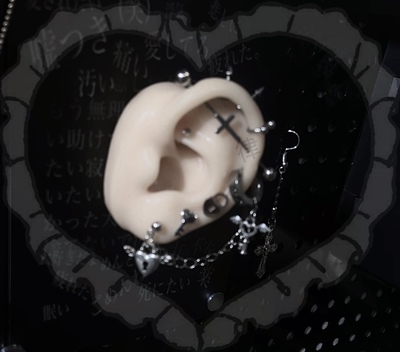 taobao agent Hand -made mines Dark Gothic Angel Wings Love Titanium Steel Ear Nail Chain