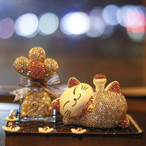 Car ornaments creative personality tide lucky cat car perfume on the grade creative 2021 New Net Red Lady