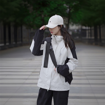 Outdoor sports submachine clothing womens three-in-one climbing jacket autumn and winter 2023 new windproof and waterproof mountaineering suit men