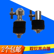 Step on the hairpin clutch to step on the cymbal regulator