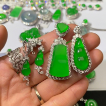 Seal Devil Jewellery Natural Emerald 18K Gold Leaf Safety Clasp Ice Seed Guanyin Buddha Male Inlaid Pendant Pendant