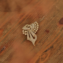 Female writer capsule wardrobe series 18K gold-plated handmade bow broken diamond brooch antique replica