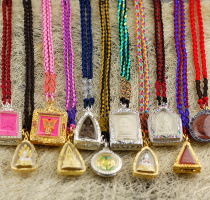 Thailands Buddhist chain artisanal fine choreography The hanging rope can be booked for a pair of three hangings