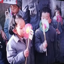 A drum round of childhood nostalgic toys temple fair sugar painting New year painting sugar man rabbit sweet gourd film props intangible cultural heritage