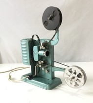 30 s German antique old Noris 16mm 16mm hand-cranked movie projector function normally
