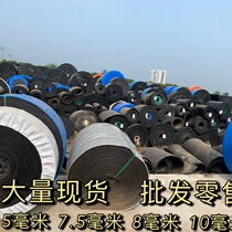 New and old conveyor belts paving the bottom of the ground transmission belt paving the roof of the factory to make cattle and sheep trough mudguards