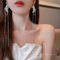 Super long exaggerated Pearl tassel earrings female 2021 summer New Tide senior sense light luxury niche heavy industry earrings
