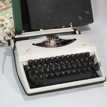 Nostalgic antique old objects mechanical English typewriter bag English practice birthday gift long sky flying fish hero