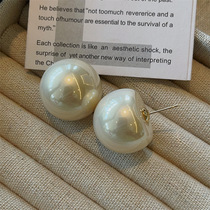 Hyperexaggerated Face small retro little fragrant wind 20mm large pearl earrings famous for superior personality Port Wind beaded Everest