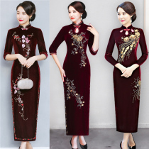 Autumn high-end wedding mother cheongsam long sleeve middle-aged wedding dress gold velvet long sleeve banquet performance
