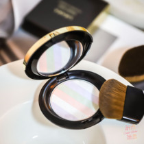 Effective makeup four-color one Yilai Yan Yue light four-color honey powder cake 8G durable makeup powder powder powder